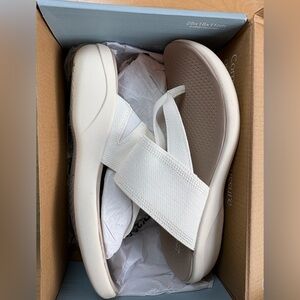 LifeStride BZees Canvas Thong Wedge Sandal Women's 9 White Worn Once Comfortable